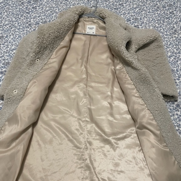 Fluffy Cream Coat - Picture 1 of 2